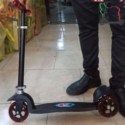 اسکوتر سه چرخ یک چرخ جلو مشکی